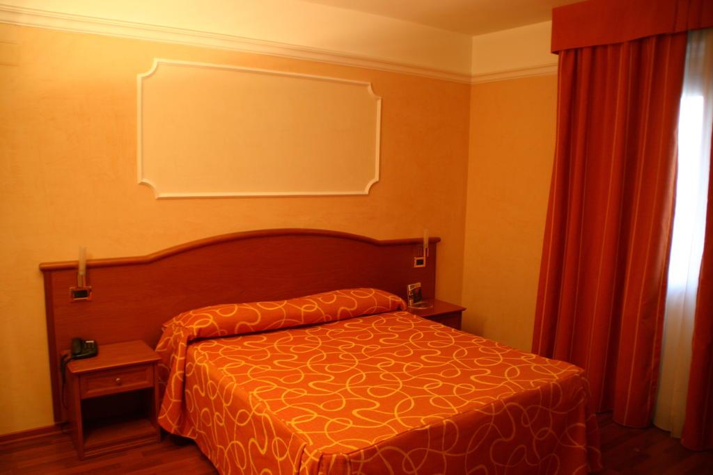 Gold Hotel Marcianise Εξωτερικό φωτογραφία